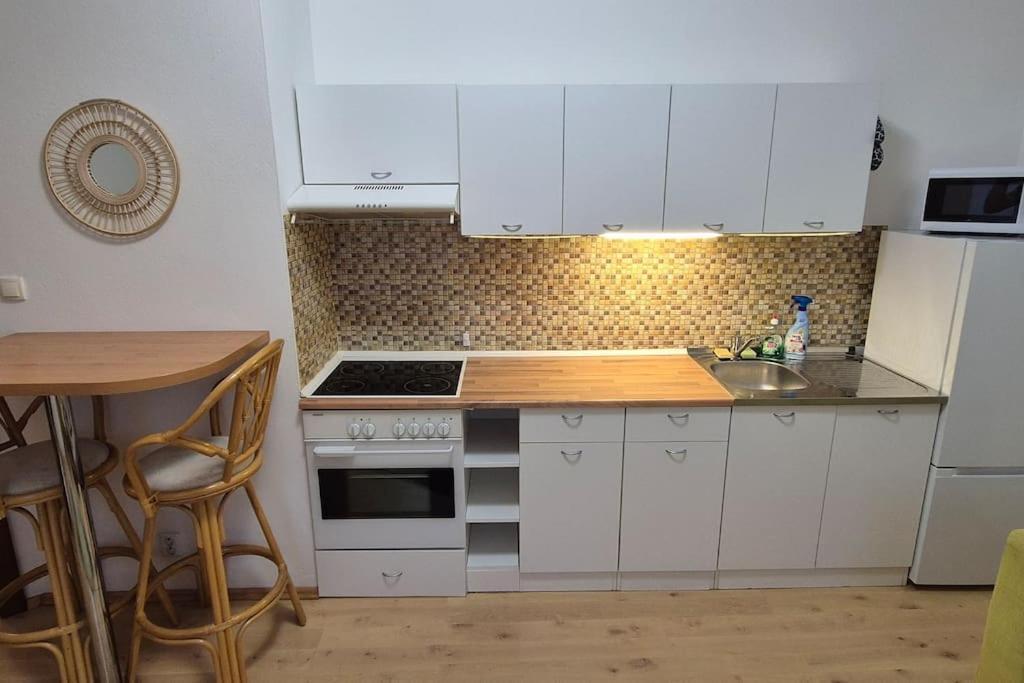 ברטיסלאבה Lovely Old Town Apartment מראה חיצוני תמונה